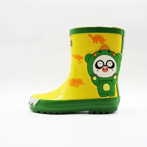 sepatu-boot-karet-anak-untuk-perlindungan-saat-hujan