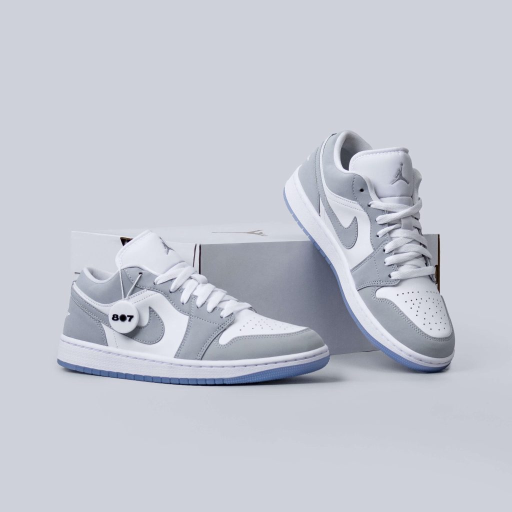 sepatu-nike-air-jordan-1-low-white-wolf-grey-270-desain-elegan-dan-nyaman