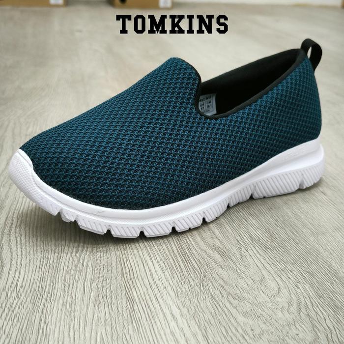 sepatu-tomkins-asphalt-biru-hitam-desain-elegan-dan-nyaman
