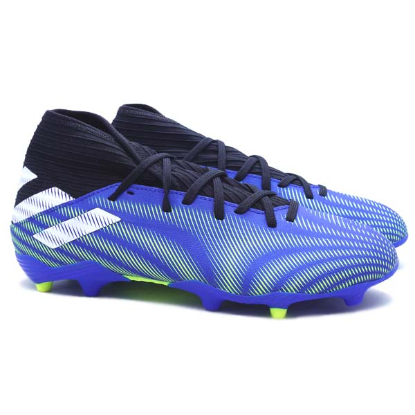 sepatu-bola-nemeziz-3-fw7350-untuk-permainan-di-lapangan-keras