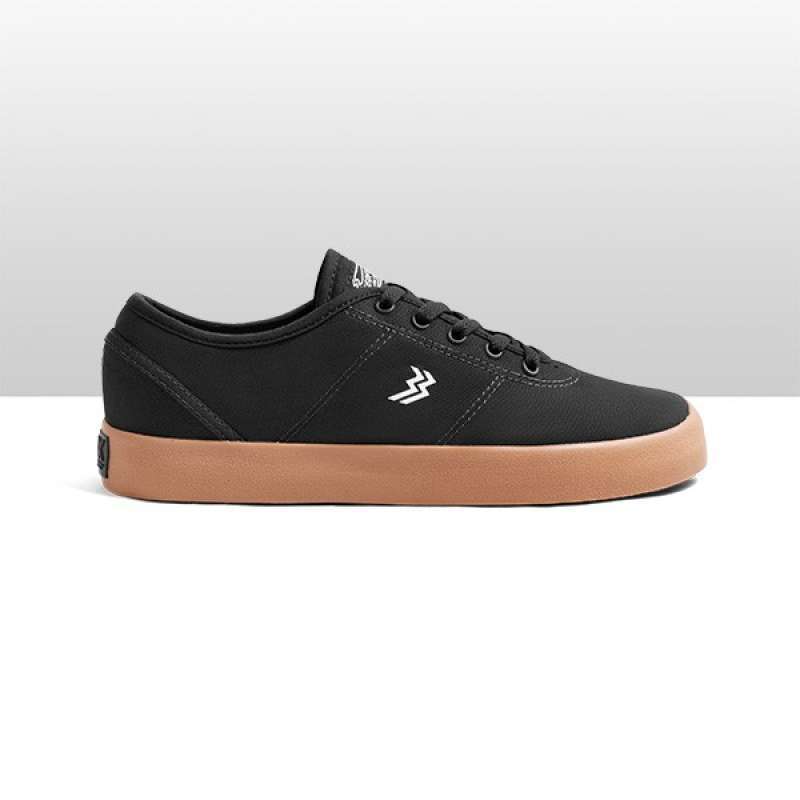 sepatu-geoff-max-ethan-black-gum-desain-stylish-dan-nyaman