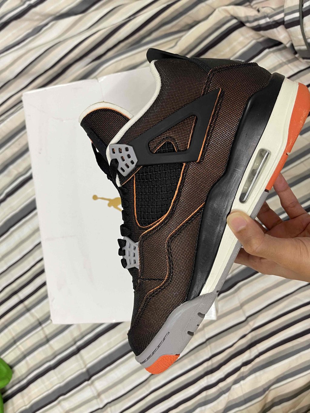 sepatu-womens-air-jordan-4-starfish-cw7183-100-desain-elegan-dan-trendi